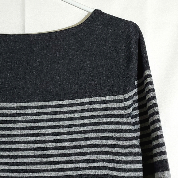 Cable & Gauge Grey Two-Tone Horizontal Stripe 3/4 Sleeve Knit Top - Medium - Picture 7 of 10